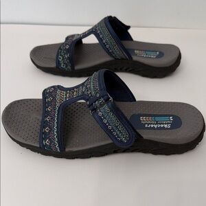 Skechers Outdoor Lifestyle Navy and Multicolor Slip On  Sandals Size 8